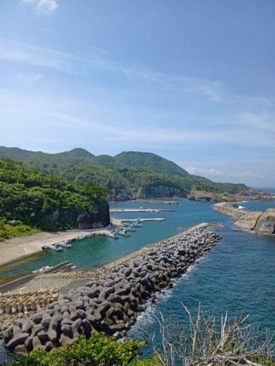 aquos-wish5-風景2 | モバイル比較レビュー.jp AQUOS wish5 レビュー 晴天下に広がる青い海