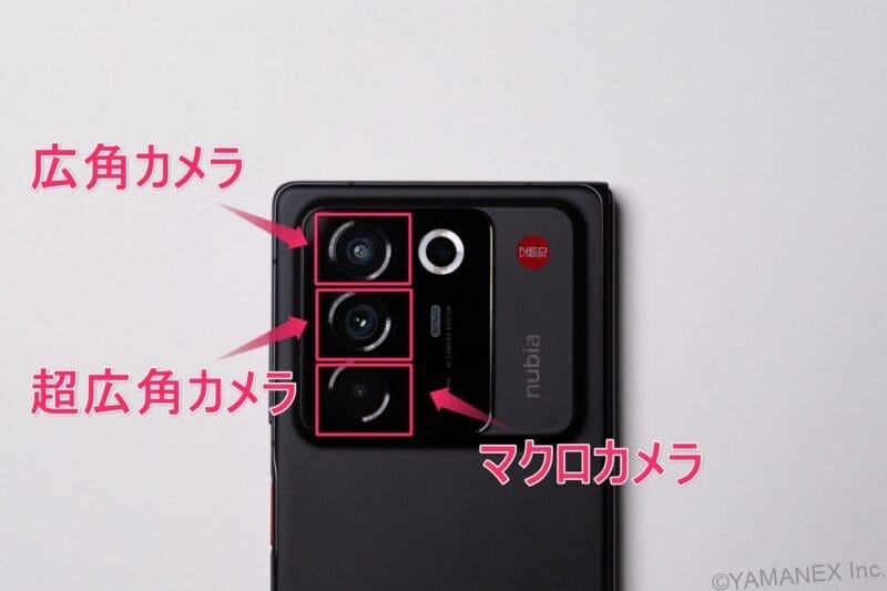 nubia Fold カメラ 机の上に置かれたnubia Fold