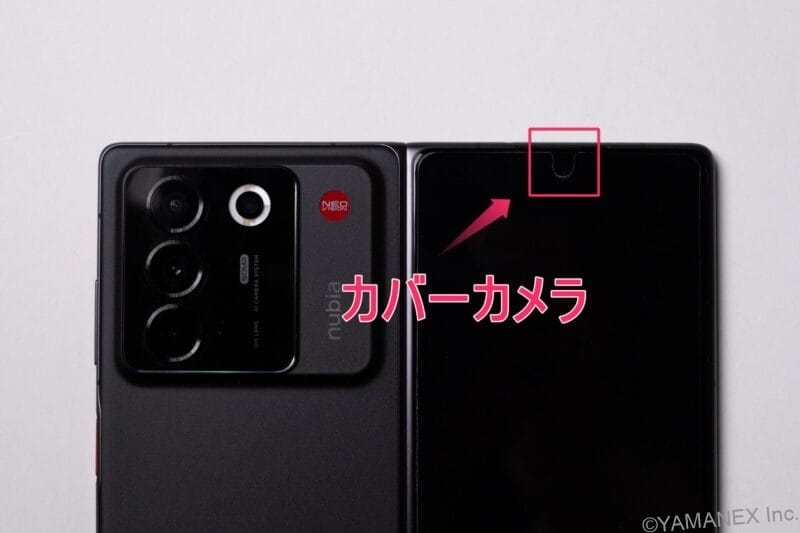 nubia Fold カメラ 机の上に置かれたnubia Fold