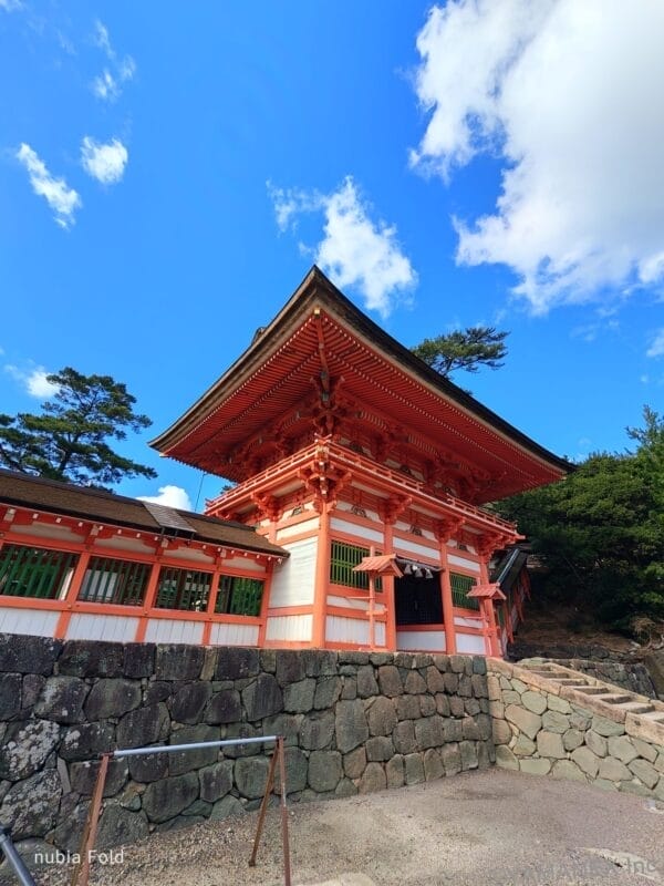 nubia Fold カメラ 晴天下の赤い神社