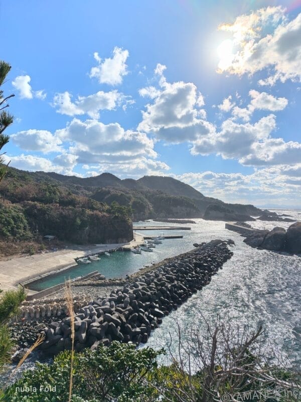 nubia Fold カメラ 逆光下での海の様子