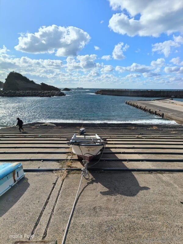 nubia Fold カメラ ボートが置かれた桟橋